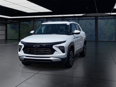 New 2025 Chevrolet TrailBlazer LT w/ LPO, Blackout Package image 4