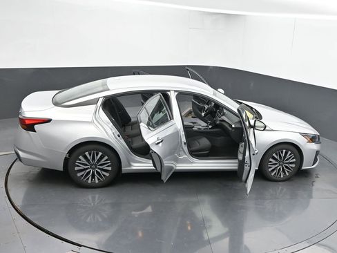 Used 2023 Nissan Altima 2.5 SV FWD image 69