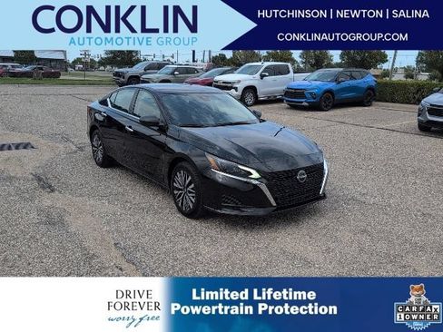 Used 2025 Nissan Altima 2.5 SV AWD/4WD image 1