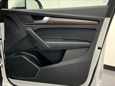 Used 2022 Audi Q5 2.0T Premium w/ Convenience Package image 22