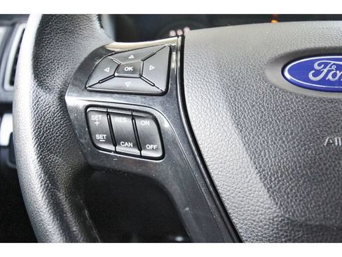 Used 2018 Ford Explorer XLT FWD image 17