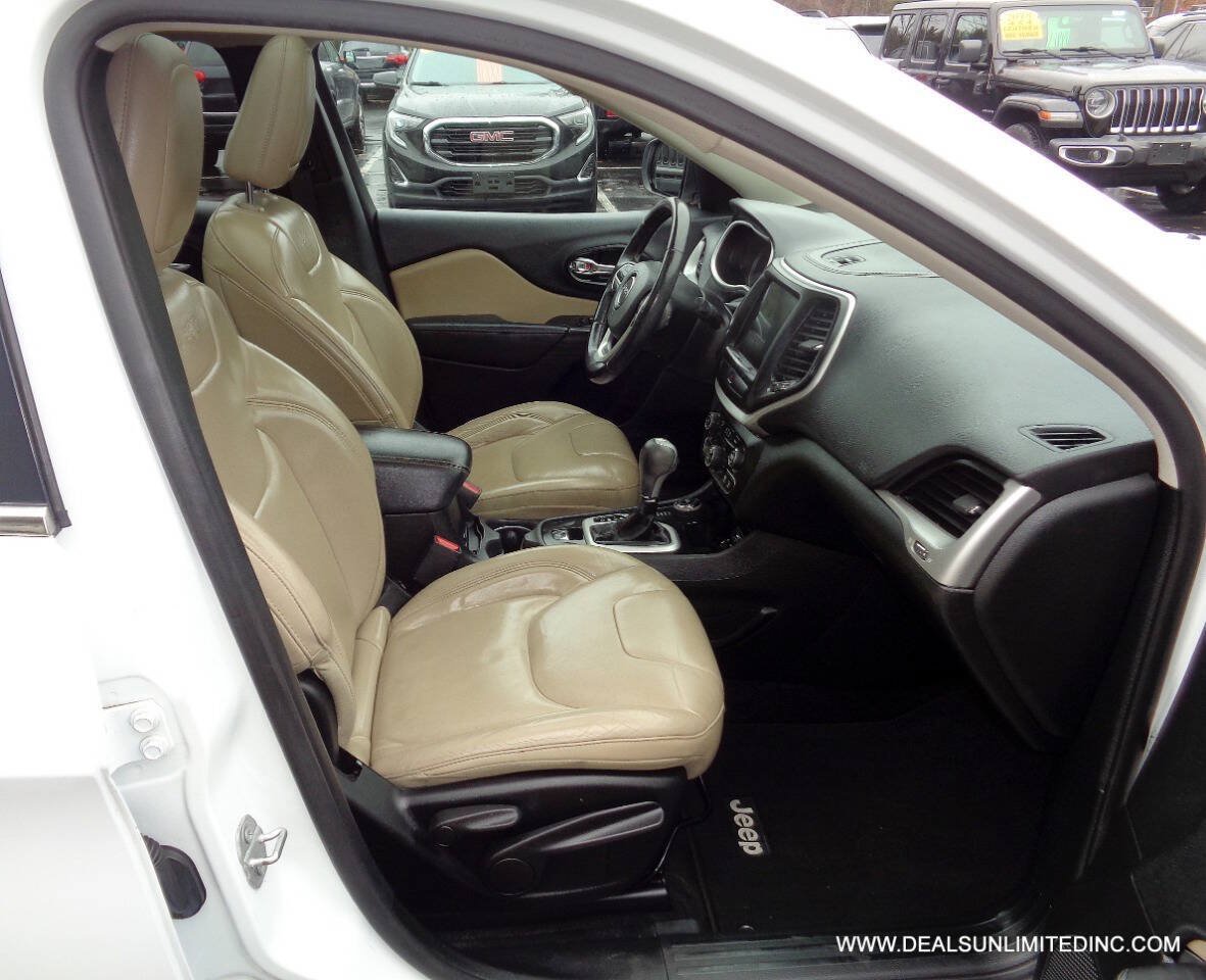 Used 2017 Jeep Cherokee Limited AWD/4WD image 23