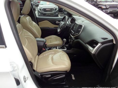 Used 2017 Jeep Cherokee Limited AWD/4WD image 23