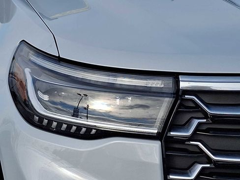 Certified 2025 Ford Explorer Platinum w/ LUX Leather Package image 9