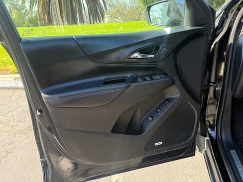 Used 2018 Chevrolet Equinox Premier image 7
