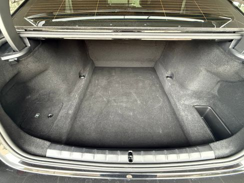 Used 2024 BMW 760i xDrive image 32