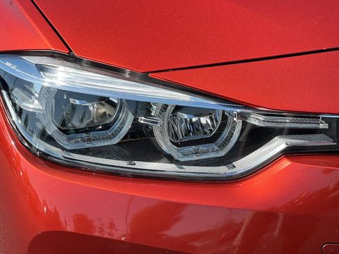 Used 2018 BMW 320i xDrive Sedan AWD/4WD image 10