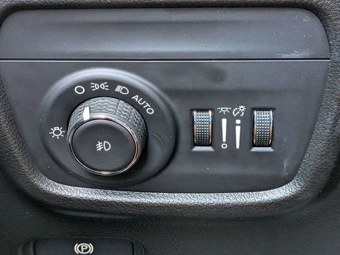 Certified 2023 Jeep Grand Cherokee Limited w/ Luxury Tech Group II AWD/4WD image 26