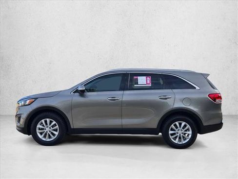 Used 2018 Kia Sorento FWD image 9
