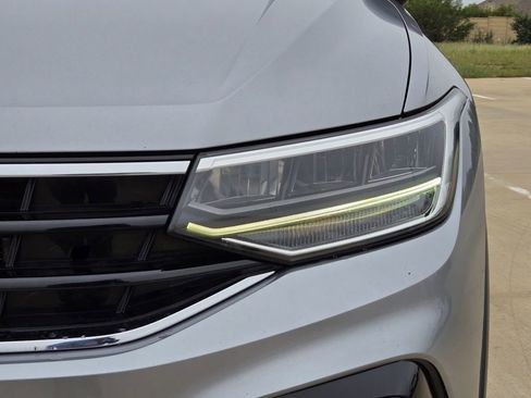 Used 2023 Volkswagen Tiguan SE R-Line FWD image 31
