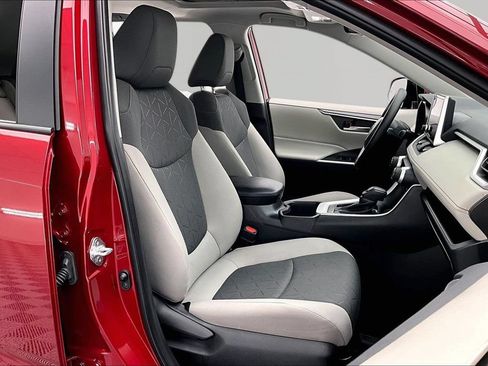 Used 2025 Toyota RAV4 XLE w/ Convenience Package FWD image 7