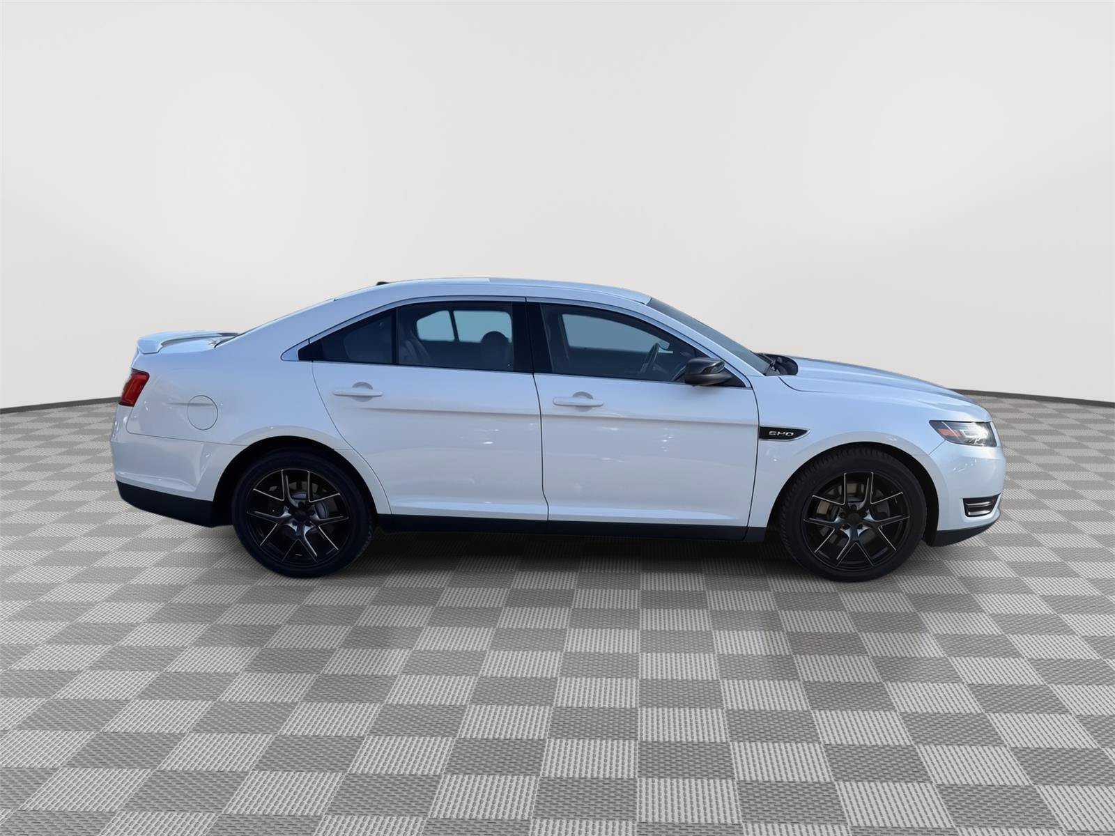 Used 2016 Ford Taurus SHO AWD/4WD image 8