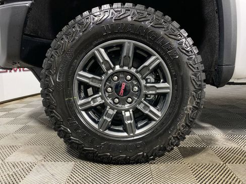 New 2026 GMC Sierra 1500 AT4X image 10