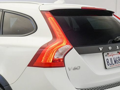 Used 2018 Volvo V60 T5 Cross Country AWD/4WD image 11