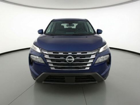 Used 2025 Nissan Rogue SV image 2