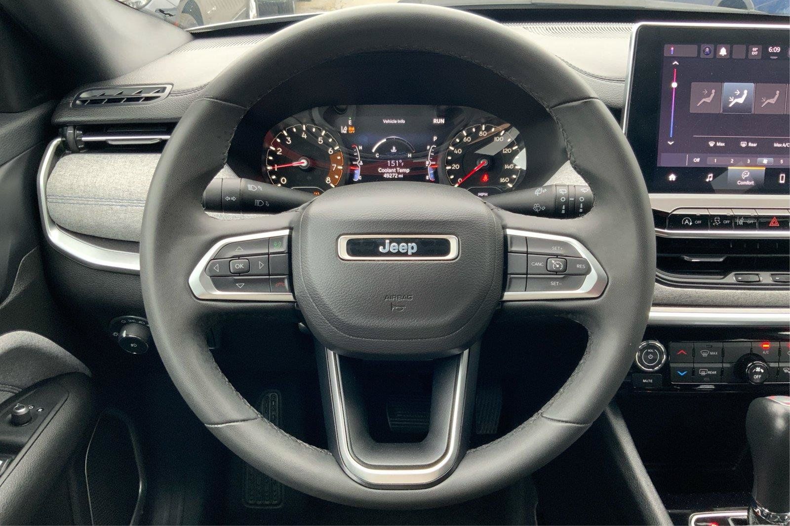 Used 2024 Jeep Compass Latitude AWD/4WD image 16