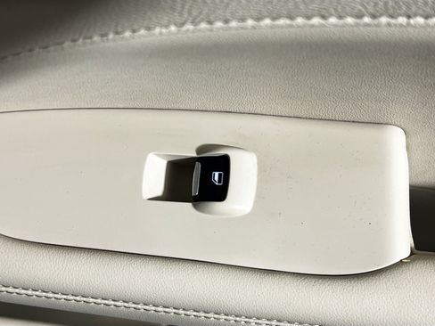 Used 2020 Lincoln MKZ w/ Convenience Package FWD image 32