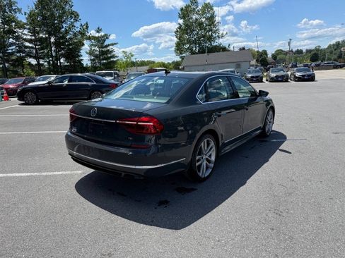 Used 2017 Volkswagen Passat 1.8T R-Line FWD image 5