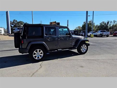 Used 2016 Jeep Wrangler Unlimited Sahara w/ Connectivity Group image 34