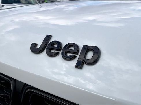 Used 2025 Jeep Grand Cherokee Altitude image 11