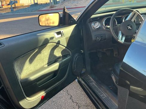 Used 2006 Ford Mustang GT image 11