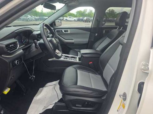 Used 2024 Ford Explorer XLT w/ Equipment Group 202A AWD/4WD image 6