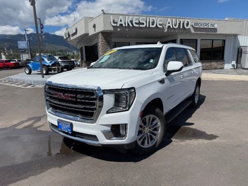 Used 2023 GMC Yukon XL SLT image 2