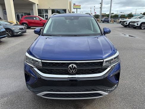 Certified 2024 Volkswagen Taos SE FWD image 8