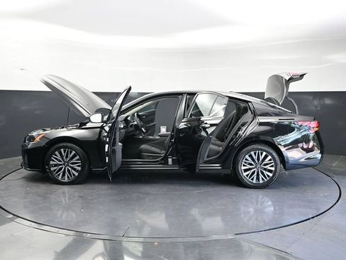 Used 2025 Nissan Altima 2.5 SV FWD image 41