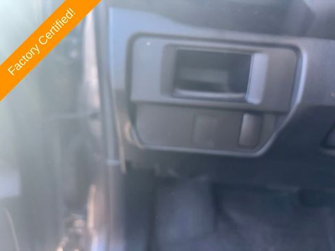 Used 2017 Toyota Tacoma SR image 16