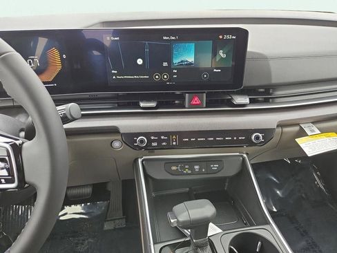 New 2026 Kia Carnival EX image 25