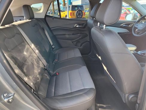 Certified 2025 Chevrolet Trax LT image 10