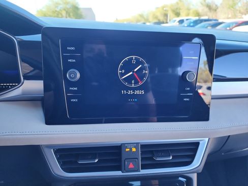 Certified 2025 Volkswagen Taos SE w/ Black Wheel Package image 28