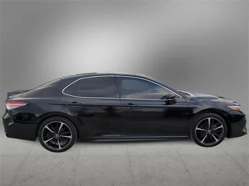 Used 2018 Toyota Camry XSE image 9
