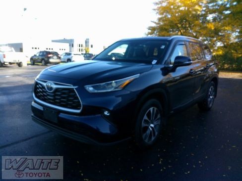 Certified 2021 Toyota Highlander XLE image 6
