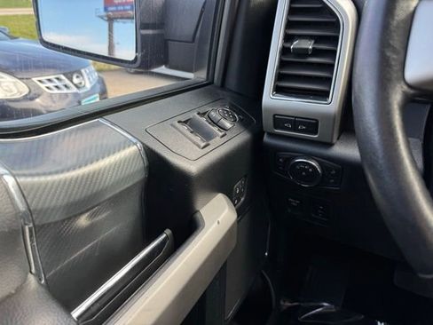 Used 2019 Ford F150 Lariat w/ Equipment Group 502A Luxury AWD/4WD image 31