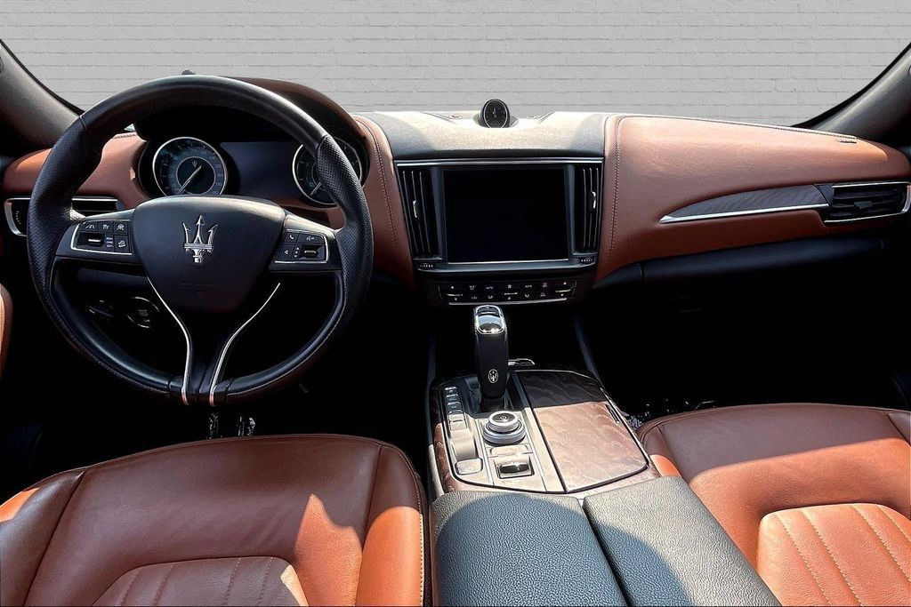 Used 2023 Maserati Levante GT AWD/4WD image 7
