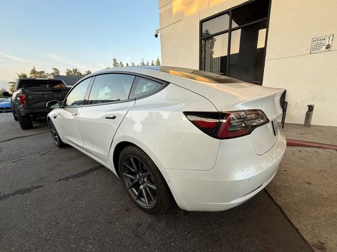 Used 2021 Tesla Model 3 Standard Range Plus image 2