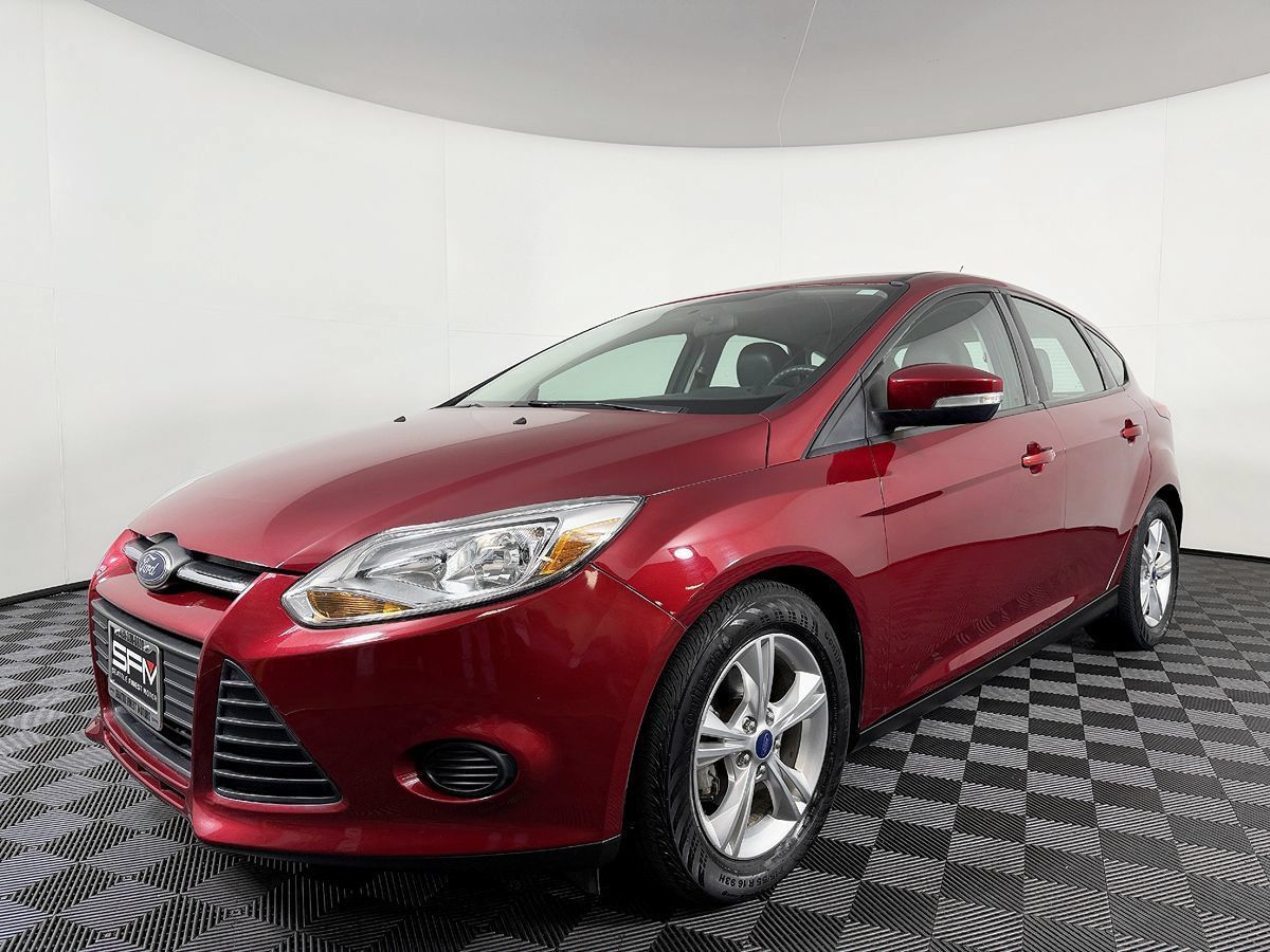 Used 2014 Ford Focus SE w/ SE Winter Package FWD image 2