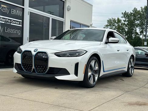 Used 2023 BMW i4 eDrive35 RWD image 3