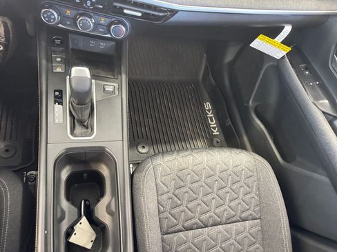 Used 2025 Nissan Kicks SV AWD/4WD image 23