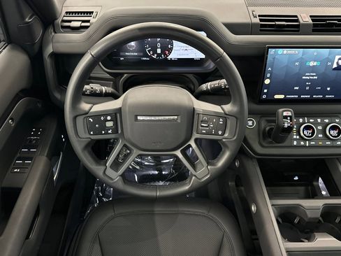 Used 2025 Land Rover Defender 110 S image 28