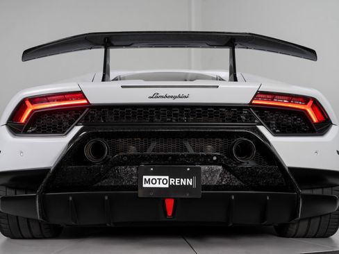 Used 2018 Lamborghini Huracan Performante AWD/4WD image 26