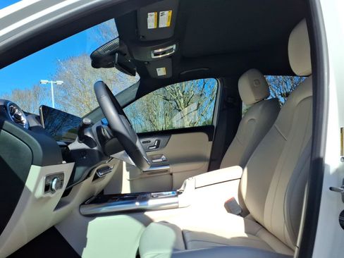 Used 2025 Mercedes-Benz GLA 250 4MATIC image 27