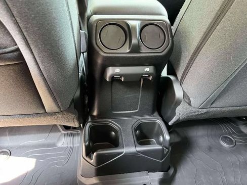 Used 2025 Jeep Gladiator Sport AWD/4WD image 17