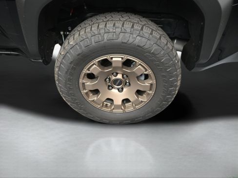 Used 2025 Toyota 4Runner Trailhunter AWD/4WD image 36