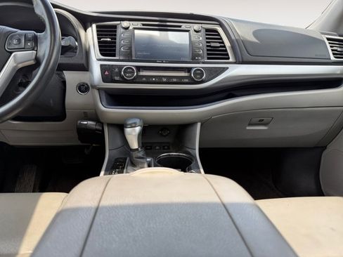 Used 2015 Toyota Highlander XLE AWD/4WD image 17