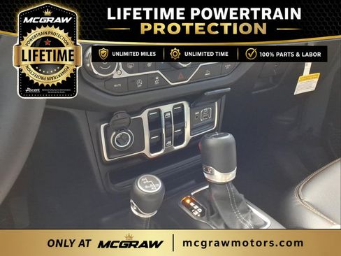 Used 2025 Jeep Gladiator Sport AWD/4WD image 23