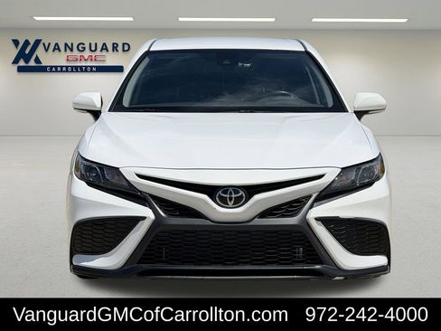 Used 2023 Toyota Camry SE FWD image 3