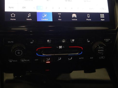 Used 2023 Jeep Grand Cherokee Limited w/ Luxury Tech Group II image 45